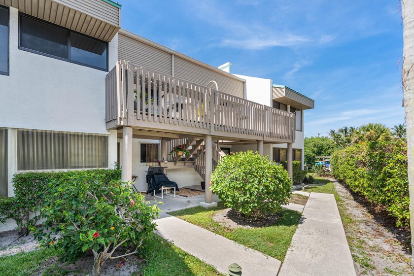 Newly remodeled 2/2 waterfront North Palm condo available on the - photo 32