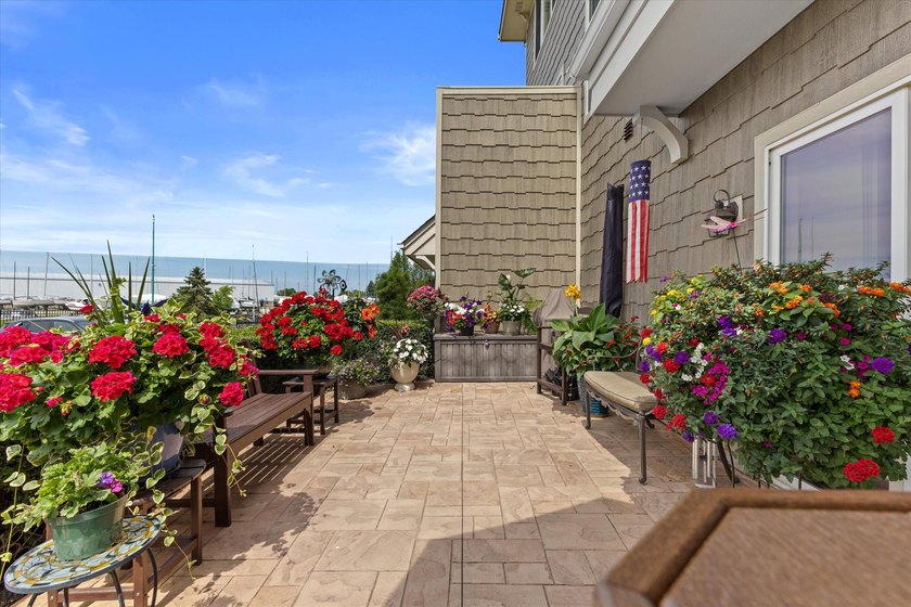 Enjoy river views from this beautiful 2 bedroom, 2 bath condo in - photo 3