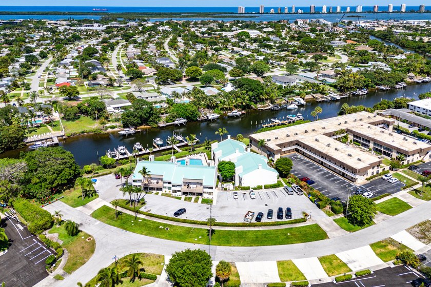 Newly remodeled 2/2 waterfront North Palm condo available on the - photo 36