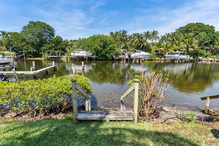 Newly remodeled 2/2 waterfront North Palm condo available on the - photo 40
