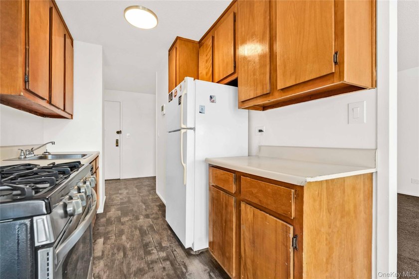 Welcome to Apartment 4E at 290 West 232nd Street - a bright and - photo 15