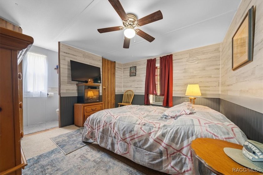 Welcome to this charming 2-bedroom, 1.5-bath single wide - photo 17