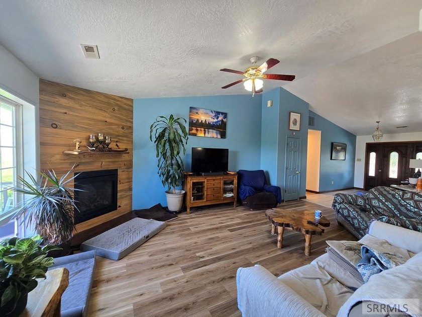 Dreaming of country living without sacrificing convenience? This - photo 26