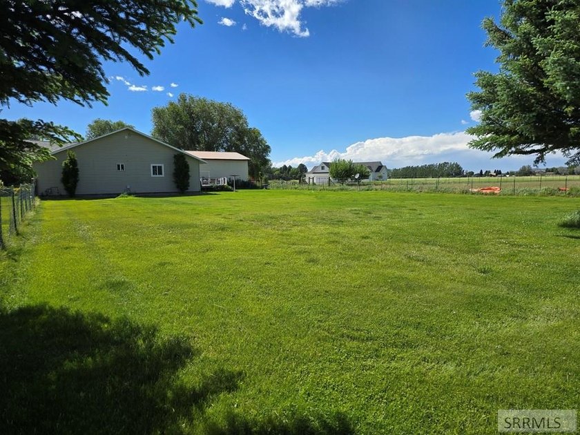 Dreaming of country living without sacrificing convenience? This - photo 46