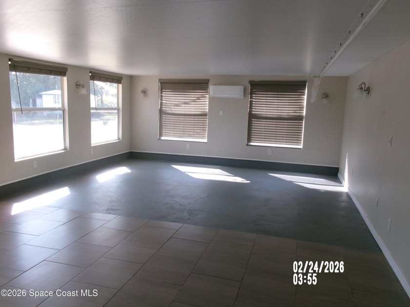 Bright and spacious 4-bedroom, 2-bath home located in desirable - photo 6