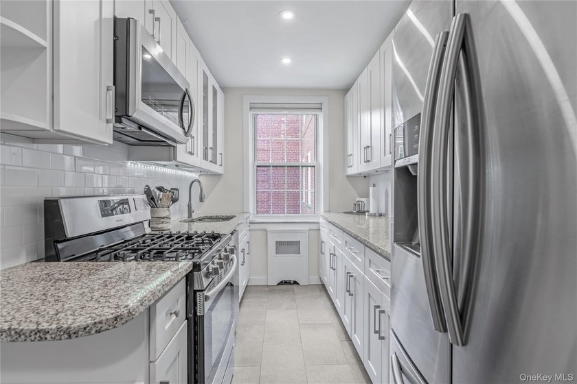 Welcome to this elegant, move in ready, 2-bedroom, 1-bathroom - photo 7