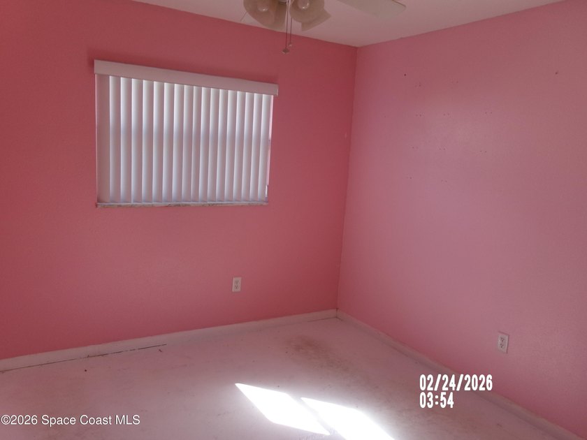 Bright and spacious 4-bedroom, 2-bath home located in desirable - photo 10