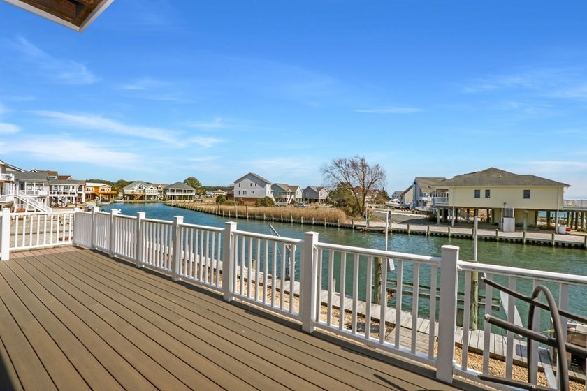 Wake up to breathtaking, unobstructed views of Chincoteague Bay - photo 3