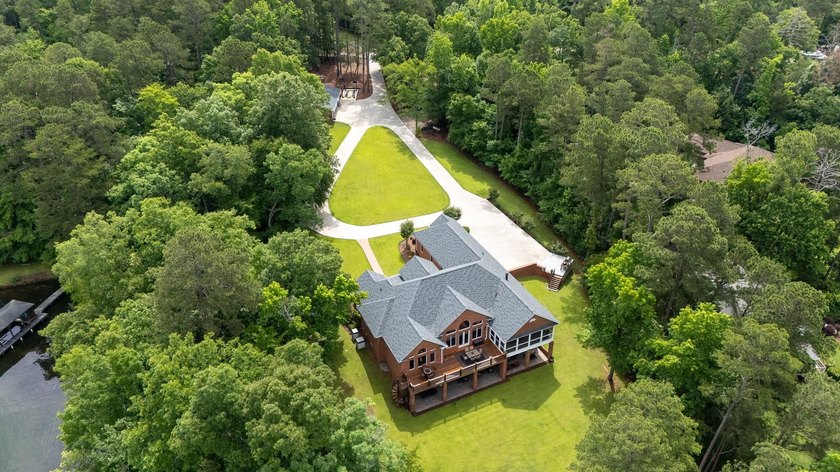 Nestled behind a private gated entrance on 2.65 fee simple acres - photo 3