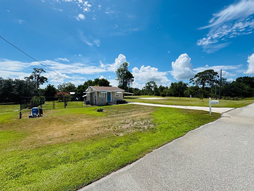 Perfect weekend retreat or full time Florida living! Escape to - photo 3