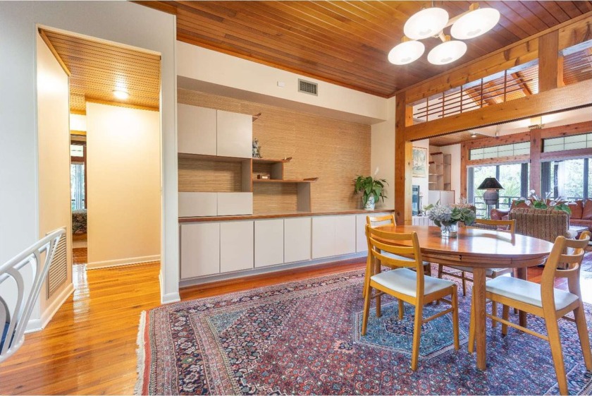 Luxury living on the water! This elaborate, custom 4 bedroom, 3 - photo 12
