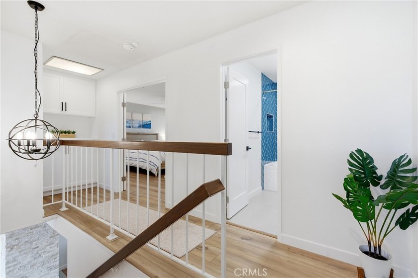 Beautifully remodeled with custom designer finishes, move-in - photo 17