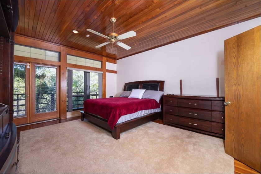 Luxury living on the water! This elaborate, custom 4 bedroom, 3 - photo 18
