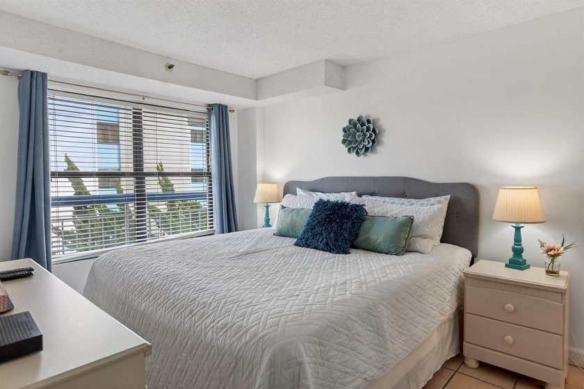 A must see unit is a fully furnished, turn-key 1-bedroom, 1.5 - photo 21