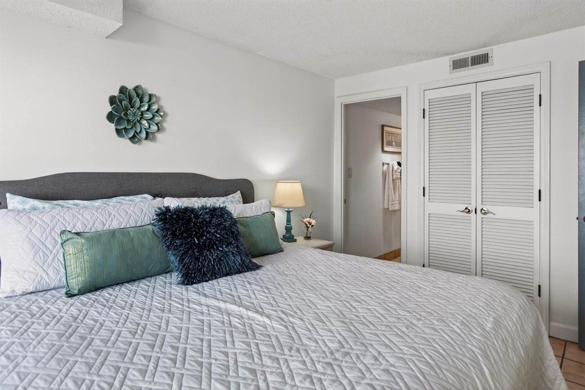 A must see unit is a fully furnished, turn-key 1-bedroom, 1.5 - photo 22