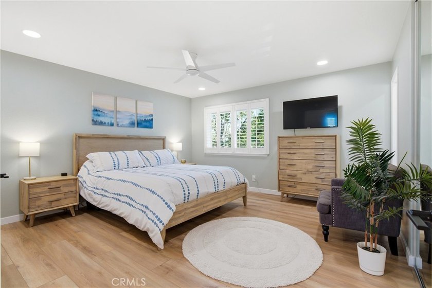 Beautifully remodeled with custom designer finishes, move-in - photo 23