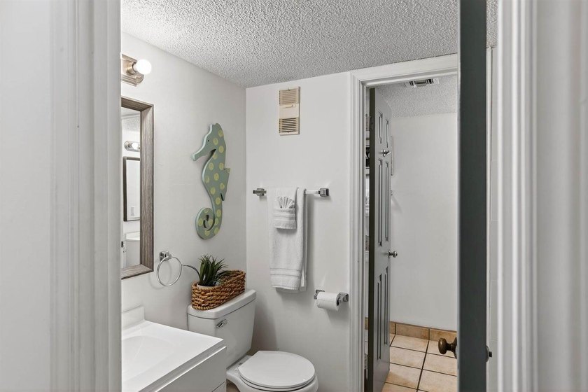 A must see unit is a fully furnished, turn-key 1-bedroom, 1.5 - photo 23