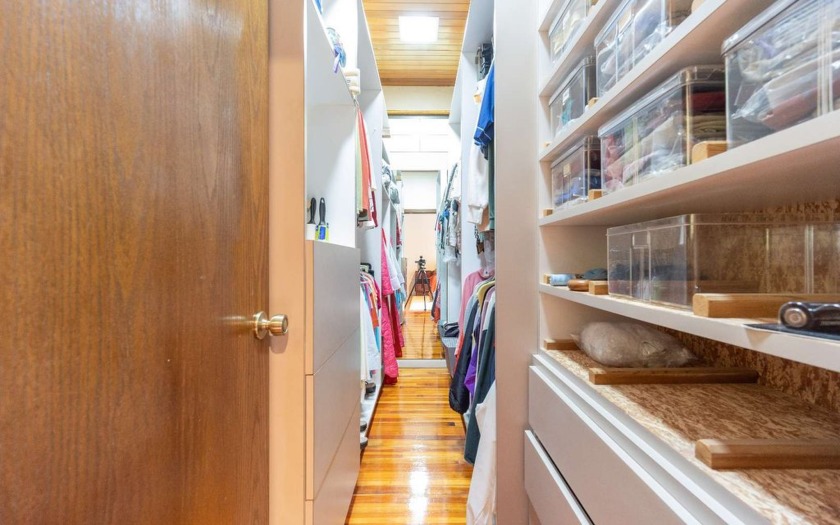 Luxury living on the water! This elaborate, custom 4 bedroom, 3 - photo 23