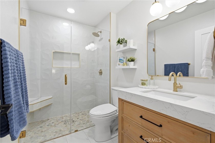 Beautifully remodeled with custom designer finishes, move-in - photo 25
