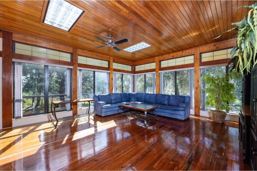 Luxury living on the water! This elaborate, custom 4 bedroom, 3 - photo 25