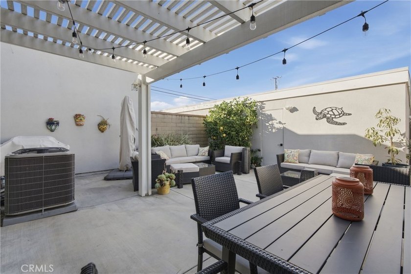 Beautifully remodeled with custom designer finishes, move-in - photo 26