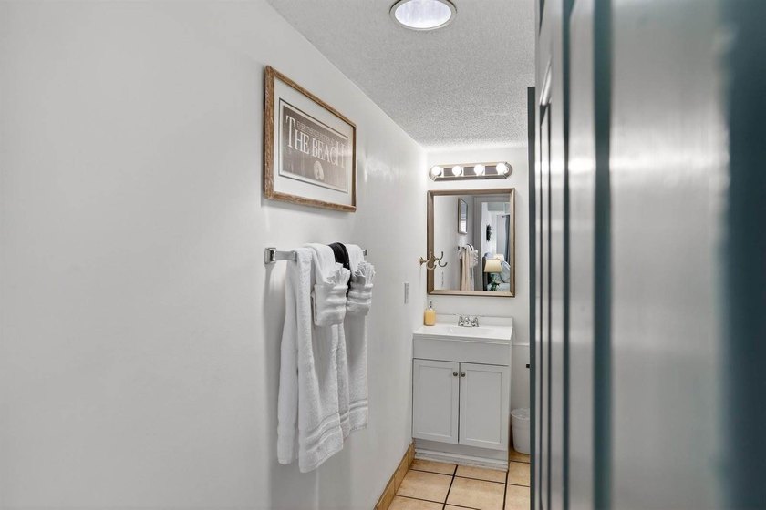 A must see unit is a fully furnished, turn-key 1-bedroom, 1.5 - photo 27