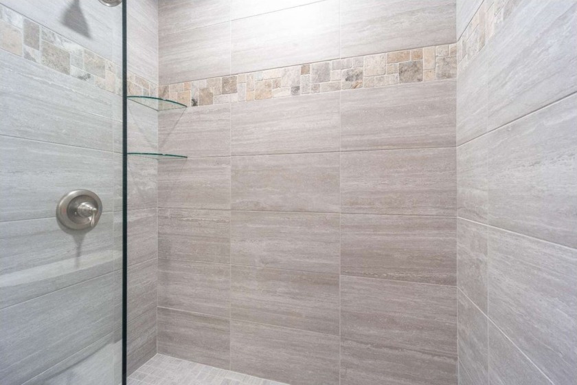 Luxury living on the water! This elaborate, custom 4 bedroom, 3 - photo 31