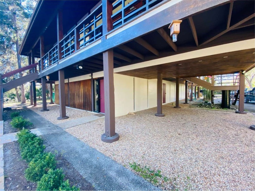 Luxury living on the water! This elaborate, custom 4 bedroom, 3 - photo 52