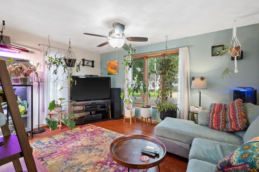 Looking for a nice house that you can make into your own? look - photo 5