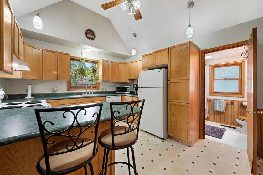 Looking for a nice house that you can make into your own? look - photo 10