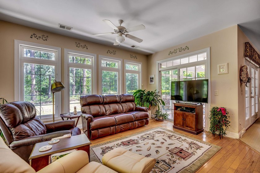 This custom built, full brick, 3 bed, 2.5 bath with bonus room - photo 14