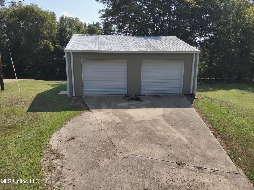 Welcome to 2077 Bethel Church Road in Holcomb, Mississippi, a - photo 14