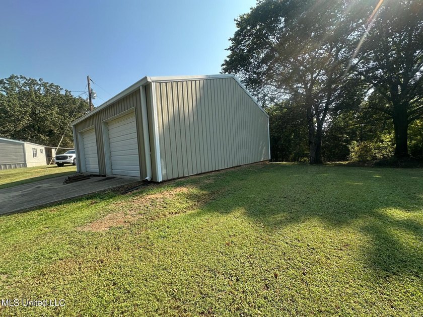 Welcome to 2077 Bethel Church Road in Holcomb, Mississippi, a - photo 16