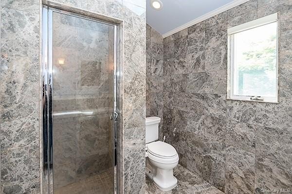 Beautifully maintained and move-in ready colonial home located - photo 16