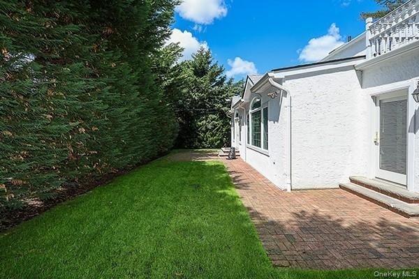 Beautifully maintained and move-in ready colonial home located - photo 19