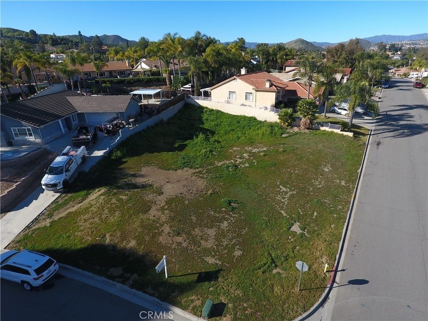 Here's a rare find - a flat, build-ready lot in the heart of - photo 9