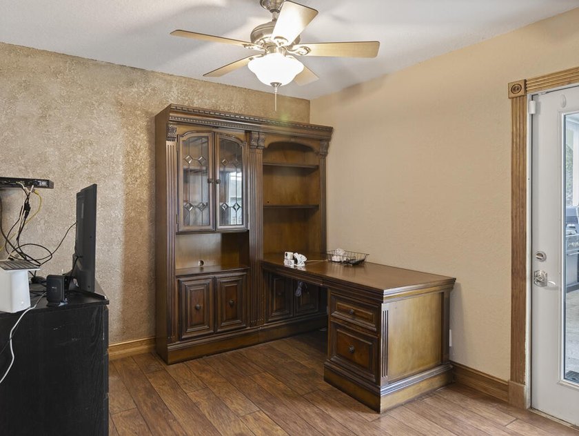 Discover this spacious single-family residence in Loxahatchee - photo 25