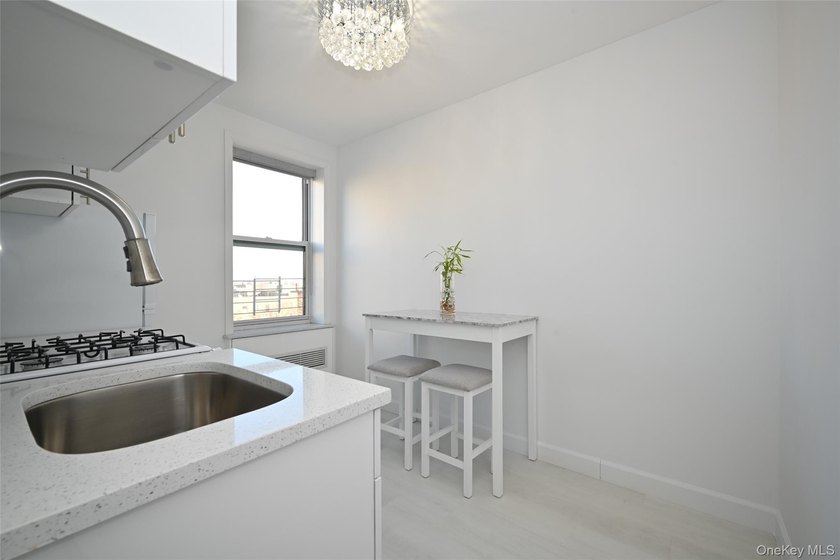 Welcome to your beautifully renovated studio oasis! This - photo 6