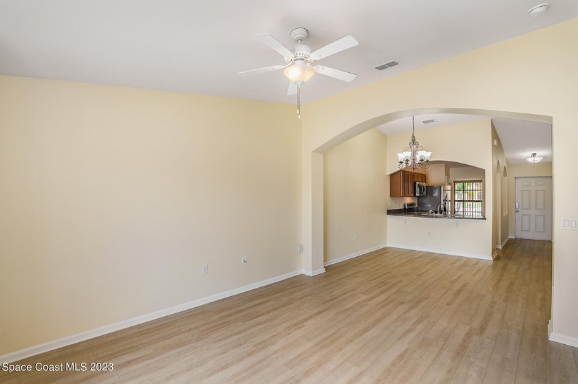 Enjoy a carefree lifestyle in this charming 2-bedroom, 2-bath - photo 4