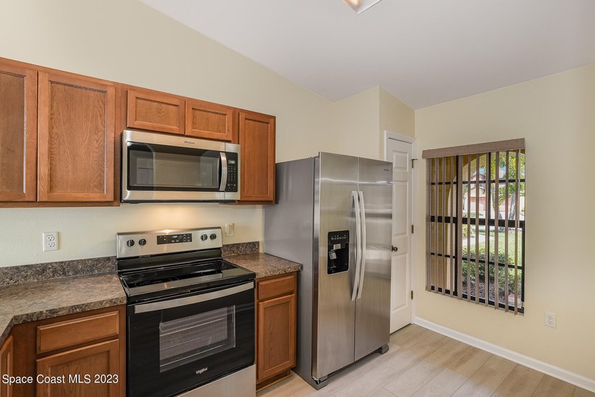 Enjoy a carefree lifestyle in this charming 2-bedroom, 2-bath - photo 8