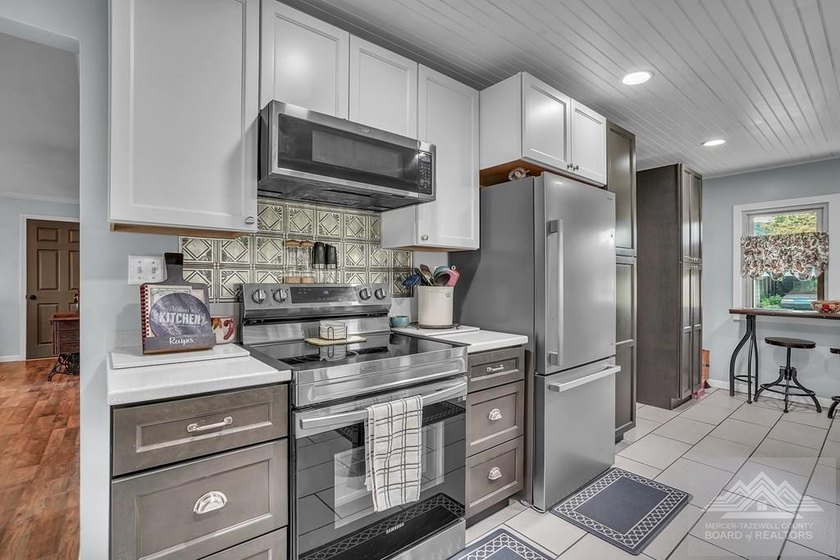 Beautifully renovated tri-level home offering space, comfort - photo 25