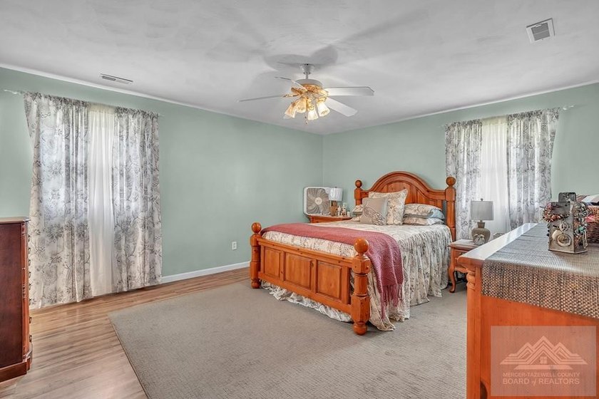 Beautifully renovated tri-level home offering space, comfort - photo 30
