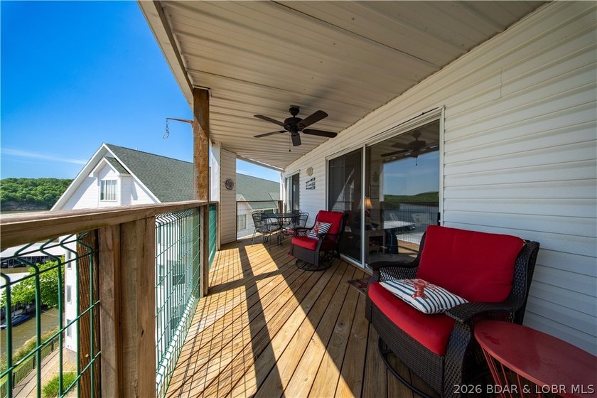 Experience the ultimate lake lifestyle in this stunning 3-br - photo 31