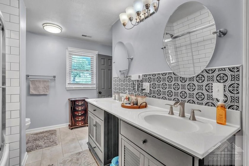 Beautifully renovated tri-level home offering space, comfort - photo 33