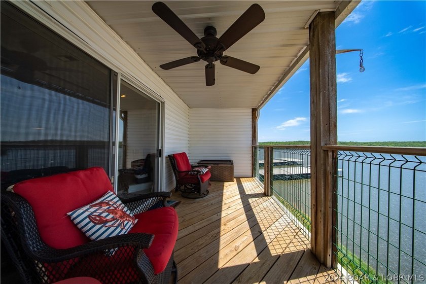 Experience the ultimate lake lifestyle in this stunning 3-br - photo 34