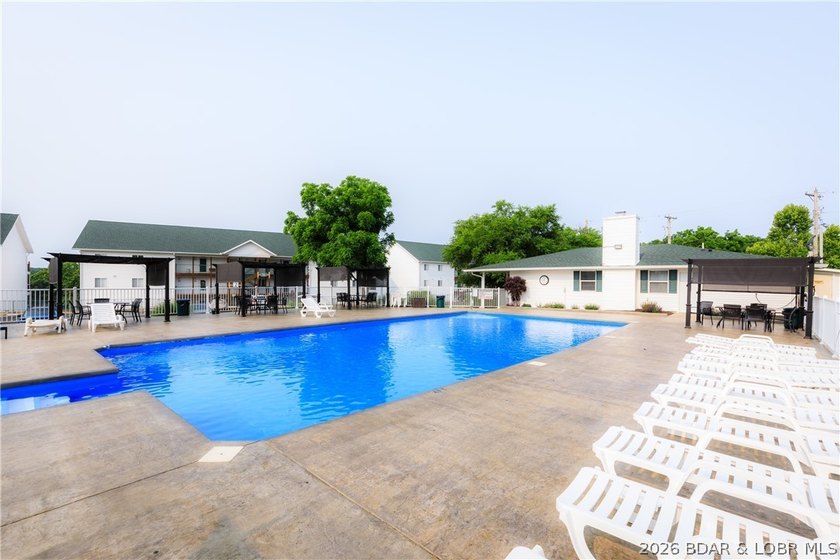 Experience the ultimate lake lifestyle in this stunning 3-br - photo 36