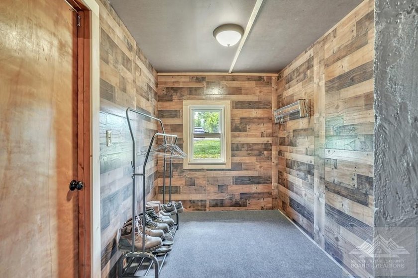 Beautifully renovated tri-level home offering space, comfort - photo 41