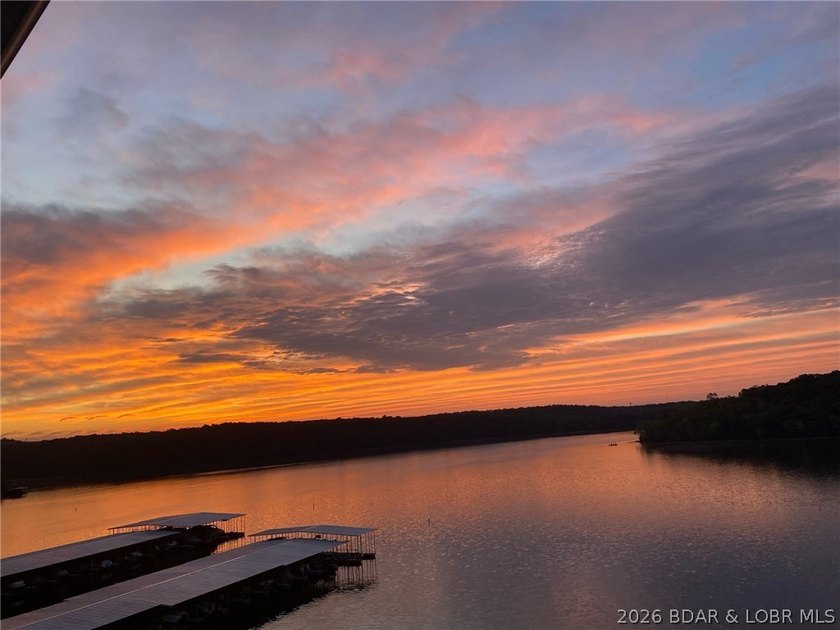 Experience the ultimate lake lifestyle in this stunning 3-br - photo 42