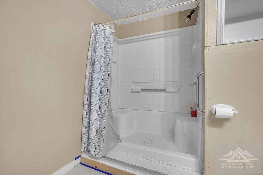 Beautifully renovated tri-level home offering space, comfort - photo 45