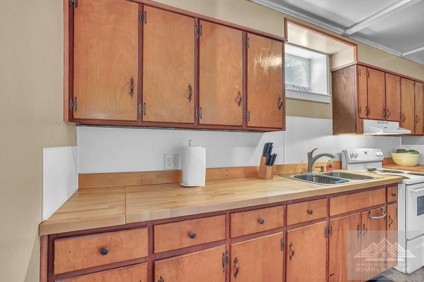 Beautifully renovated tri-level home offering space, comfort - photo 49